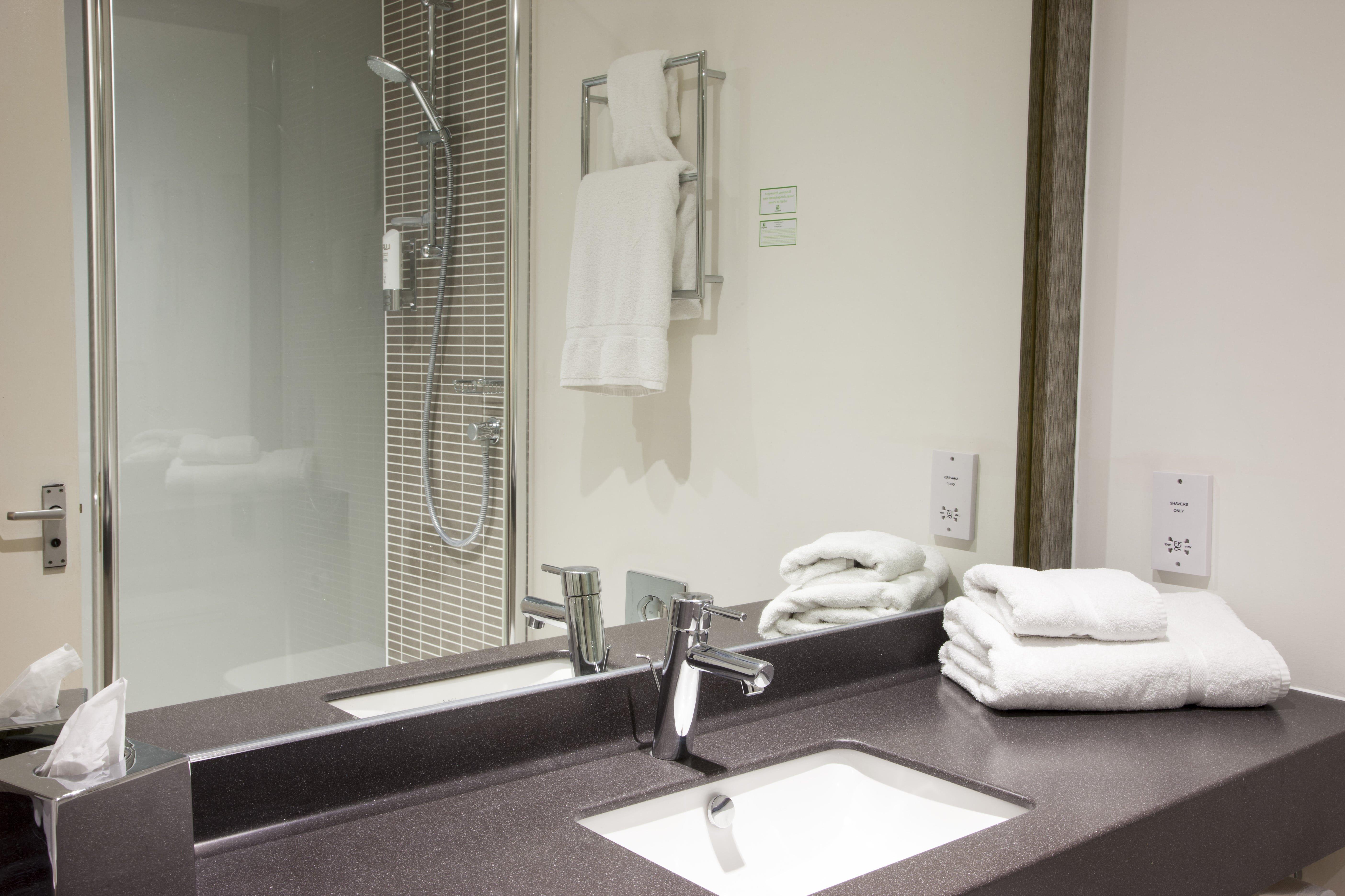 Holiday Inn Colchester By Ihg Εξωτερικό φωτογραφία