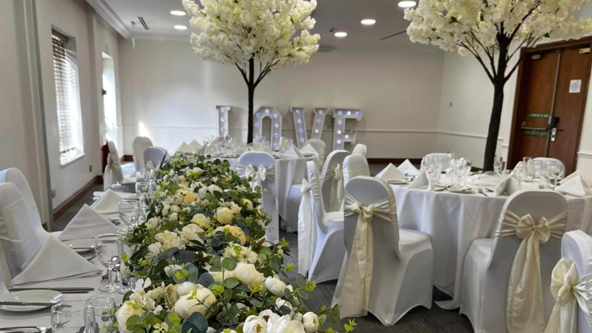 Holiday Inn Colchester By Ihg Εξωτερικό φωτογραφία